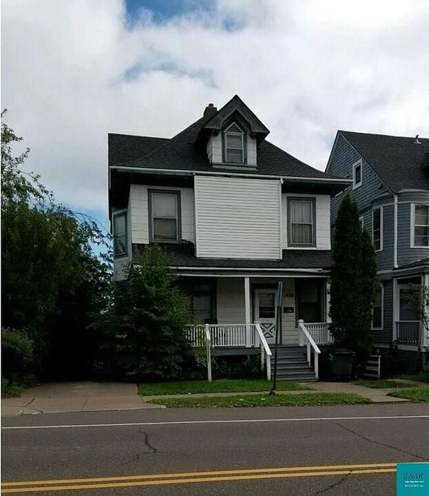 1830 E Superior St in Duluth, MN - Building Photo