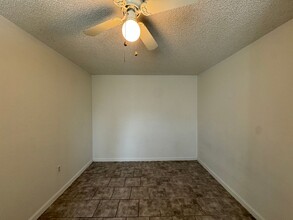 420 Monterey St in Bakersfield, CA - Foto de edificio - Building Photo