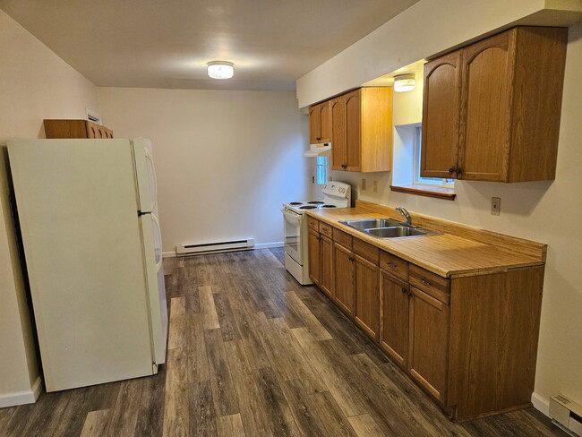 6 Purdy St, Unit apt 101 in Bath, NY - Foto de edificio - Building Photo