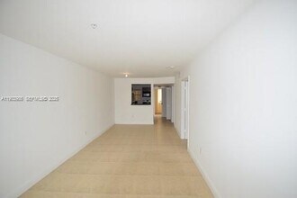 4137 Stirling Rd in Fort Lauderdale, FL - Building Photo - Building Photo