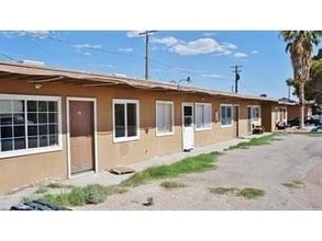 4662 E Lake Mead Blvd in Las Vegas, NV - Building Photo - Building Photo