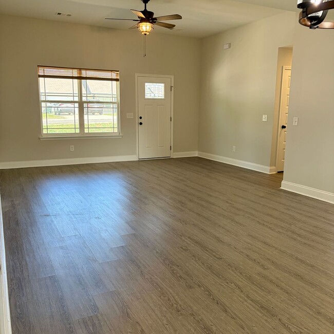 1158 Shaylee Dr in Springfield, TN - Building Photo - Building Photo