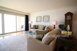 1095 N Hwy A1A in Indialantic, FL - Building Photo - Building Photo