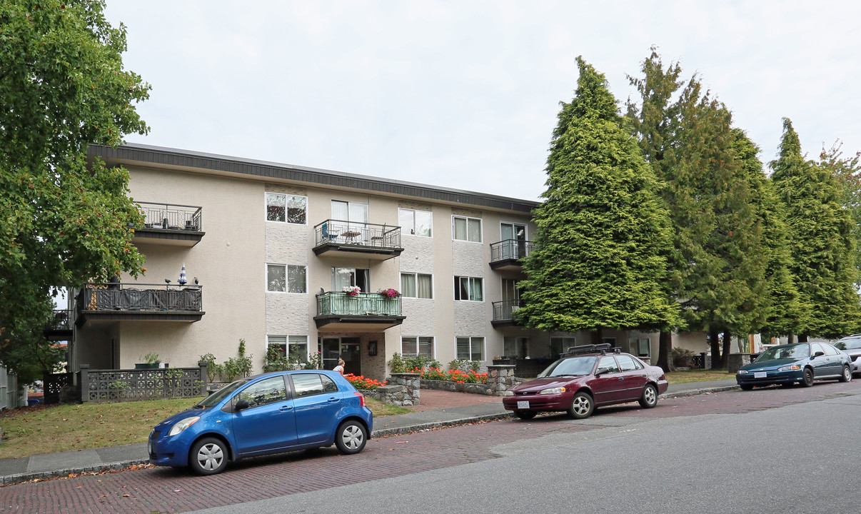 1869 Frances St in Vancouver, BC - Building Photo