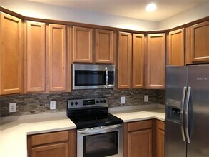 140 Shell Falls Dr in Apollo Beach, FL - Building Photo - Building Photo