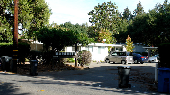 174 Brush Creek Rd in Santa Rosa, CA - Building Photo - Building Photo