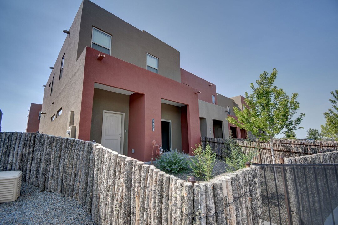 7385 Contenta Ridge in Santa Fe, NM - Building Photo