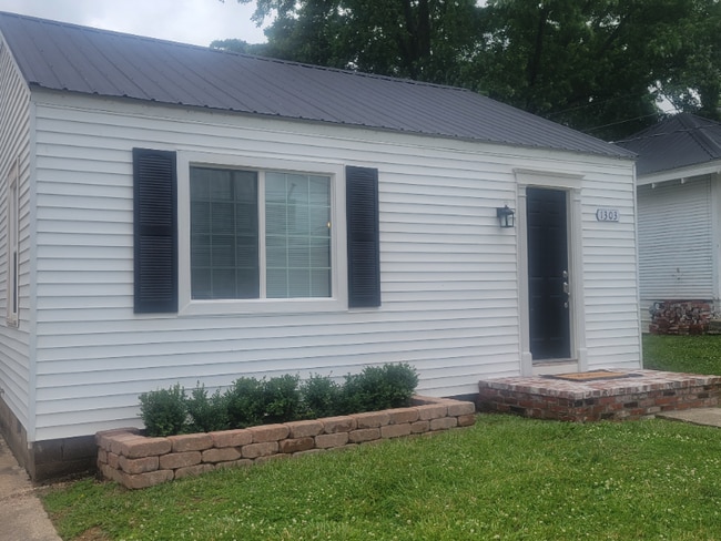 1303 Walnut St in Lawrenceville, IL - Building Photo - Building Photo