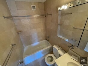 W 87th St in New York, NY - Building Photo - Building Photo