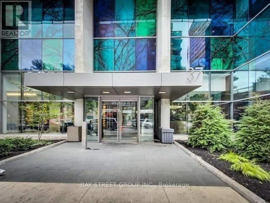 38 Grenville St in Toronto, ON - Building Photo