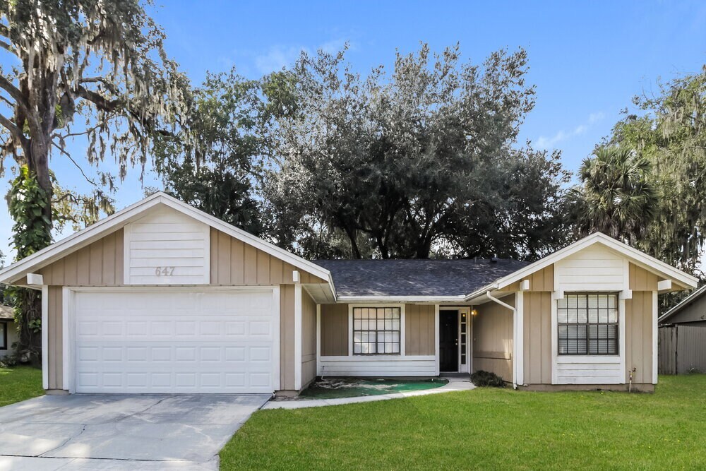647 Redwood Dr in Winter Springs, FL - Foto de edificio