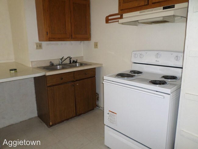 514 N 9th St in Manhattan, KS - Building Photo - Building Photo