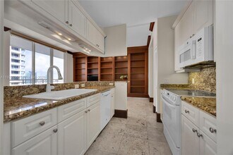 808 Brickell Key Dr in Miami, FL - Building Photo - Building Photo