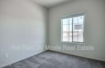 18354 N Buckhorn Trail in Maricopa, AZ - Foto de edificio - Building Photo