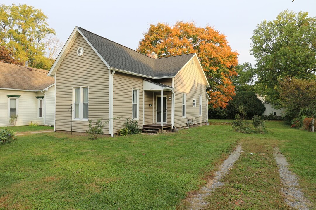 612 E Pike St in Crawfordsville, IN - Building Photo