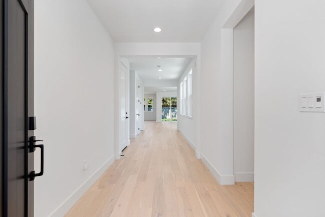 1573 Chestnut St in San Carlos, CA - Building Photo - Building Photo