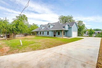 3815 Silver Creek Ct in Granbury, TX - Building Photo - Building Photo