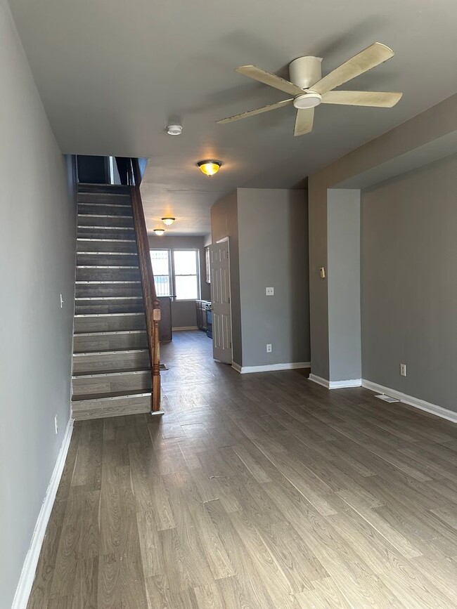 2422 E Madison St in Baltimore, MD - Building Photo - Building Photo