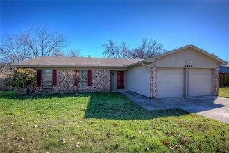 1001 Timberline Dr in Benbrook, TX - Building Photo - Building Photo