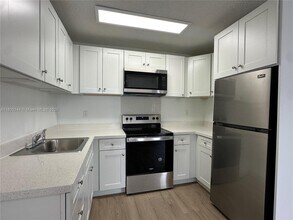 6032 SW 25th St in Miramar, FL - Building Photo - Building Photo
