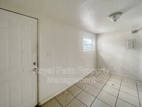 1615 Evans Ave in Ft. Myers, FL - Building Photo - Building Photo