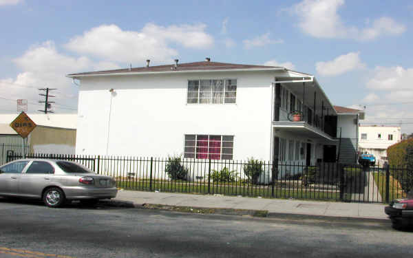 713 N Ardmore Ave in Los Angeles, CA - Building Photo