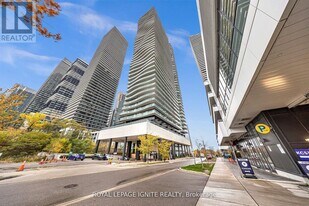 33 Shore Breeze Dr in Toronto, ON - Building Photo