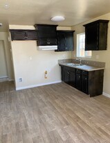 105 Asti St in Delano, CA - Building Photo