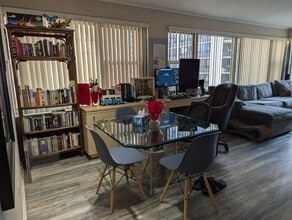 247 E Chestnut St in Chicago, IL - Building Photo - Building Photo