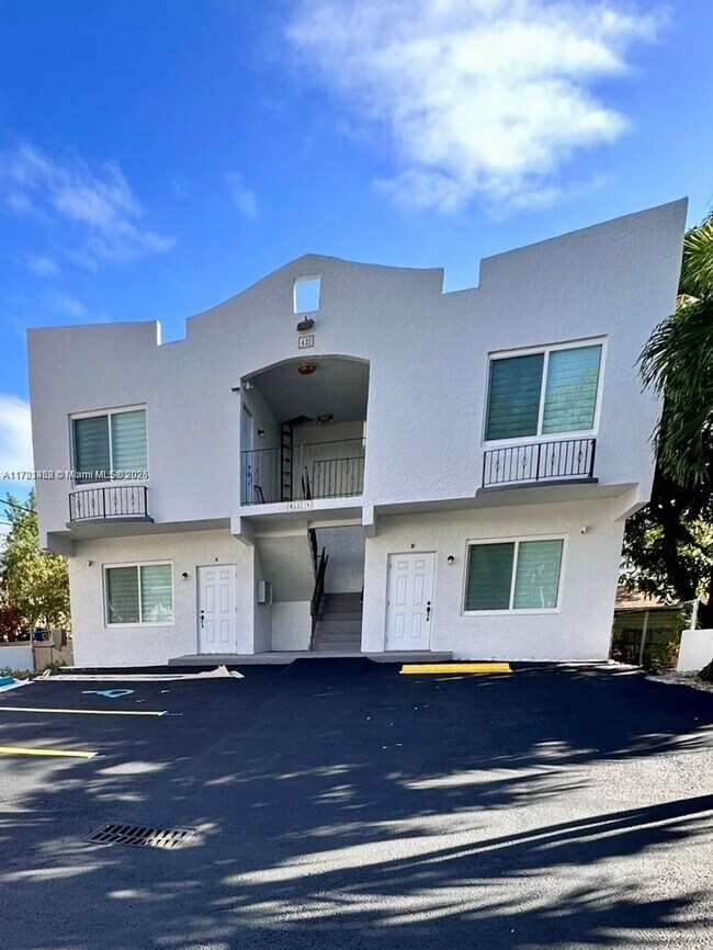 421 NW 13th Ave-Unit -B in Miami, FL - Building Photo - Building Photo