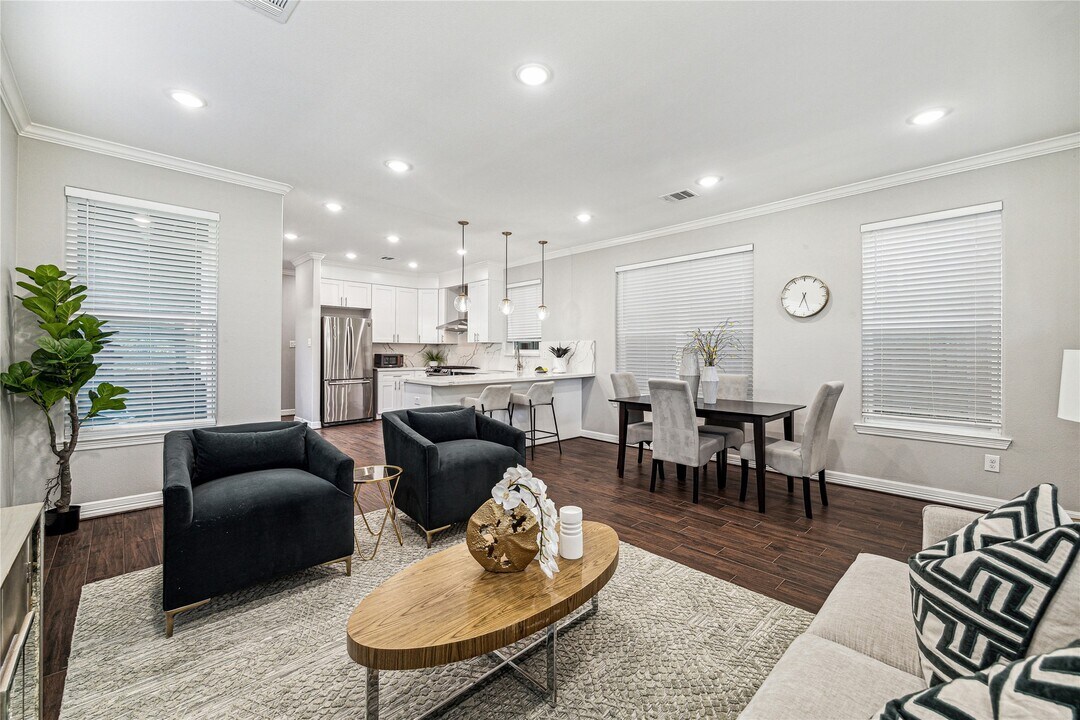 4908 McKinney St in Houston, TX - Building Photo