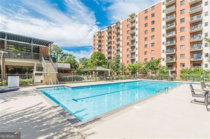 300 Johnson Ferry Rd, Unit A610 in Sandy Springs, GA - Foto de edificio