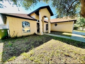 9015 Siller Loop in Laredo, TX - Building Photo - Building Photo