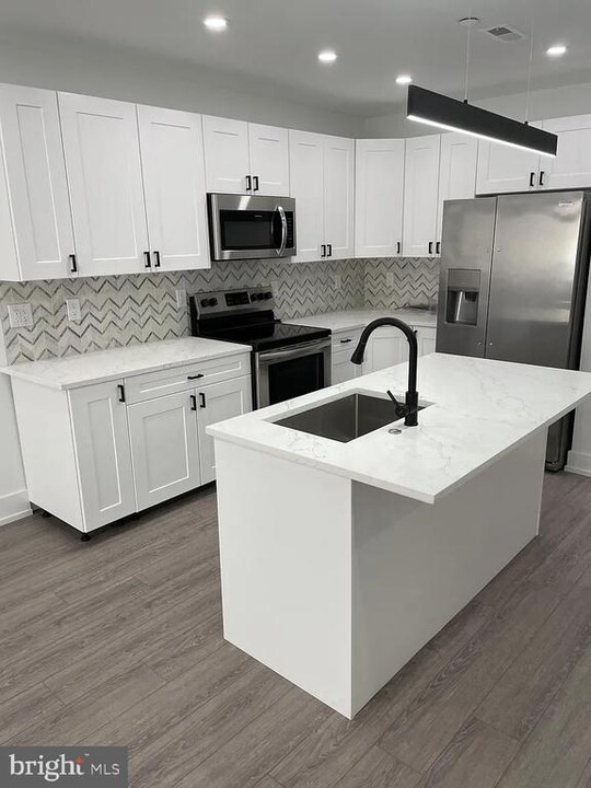 2672 Salmon St in Philadelphia, PA - Building Photo