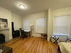 62 West Cedar St, Unit 2 in Boston, MA - Building Photo - Building Photo