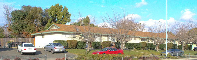 6721-6727 Greenback Ln in Citrus Heights, CA - Building Photo - Building Photo