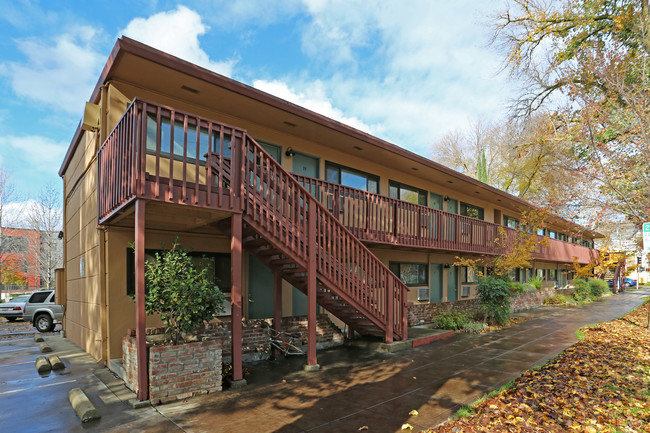 Fremont Apartments in Sacramento, CA - Building Photo - Building Photo