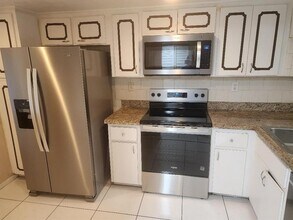 3591 Inverrary Dr in Lauderhill, FL - Building Photo - Building Photo