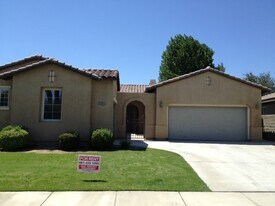 5309 Pelican Hill Dr in Bakersfield, CA - Building Photo