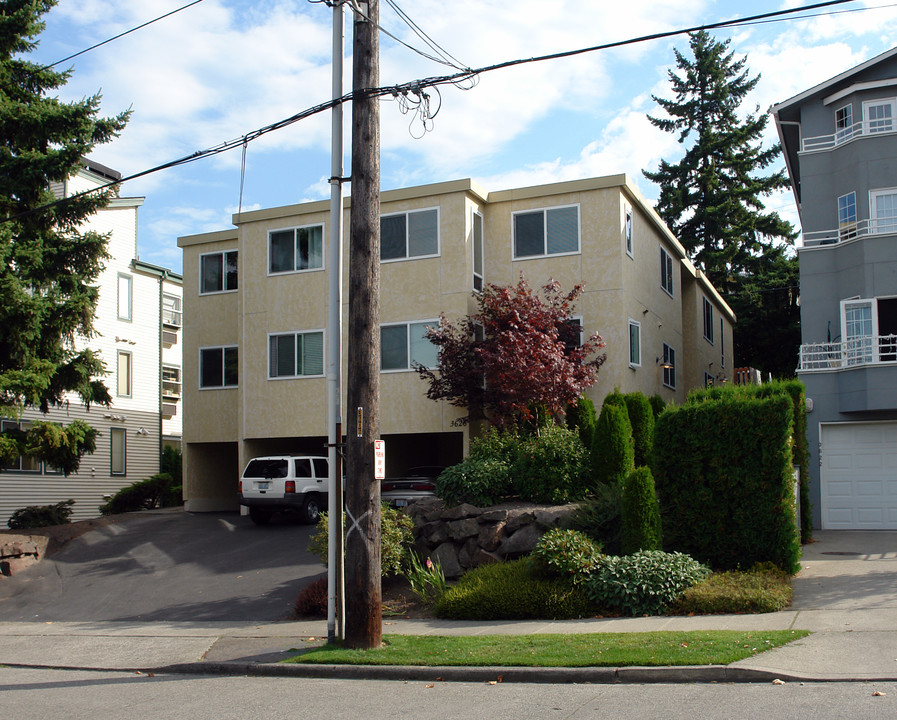 Bal-anne Apartments in Seattle, WA - Building Photo