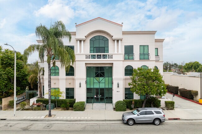 Wilson Tower in San Gabriel, CA - Foto de edificio - Building Photo