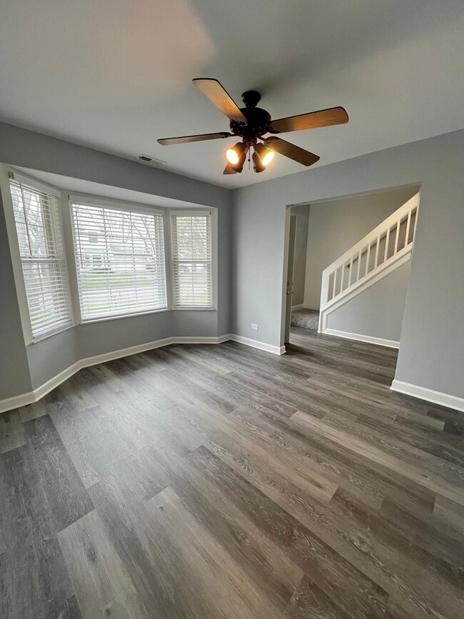 404 Lauren Ln in Island Lake, IL - Building Photo - Building Photo