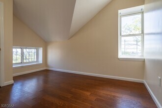 84 N 6th St-Unit -5 in Newark, NJ - Building Photo - Building Photo