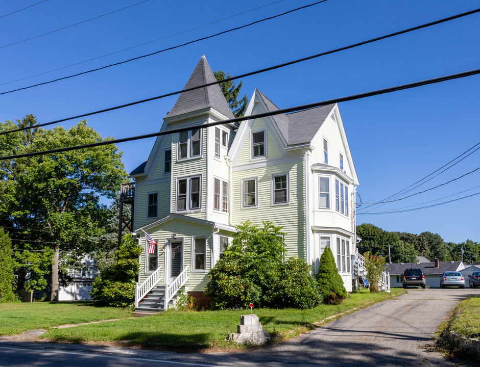 135 Whipple Rd in Kittery, ME - Foto de edificio