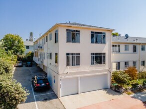 401-409 San Vicente Blvd in Santa Monica, CA - Building Photo - Building Photo