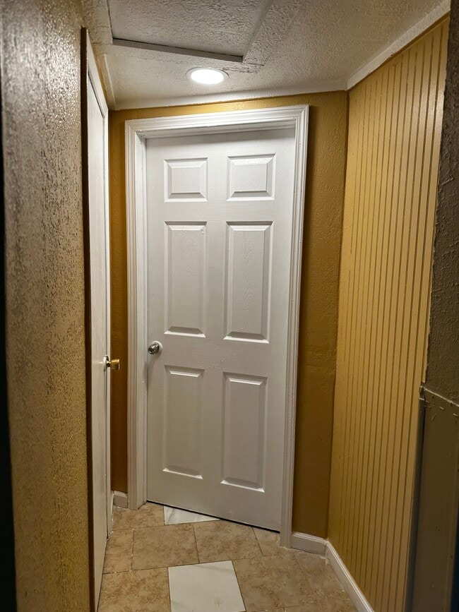 1325 Hidalgo St in Seguin, TX - Building Photo - Building Photo