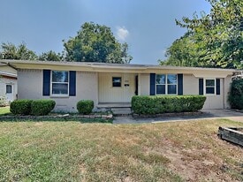 1002 Noble Ave in Carrollton, TX - Building Photo