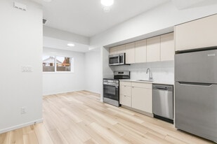 11440-11487 87 St NW in Edmonton, AB - Building Photo