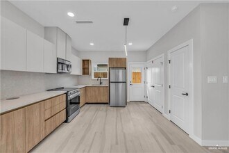 24 N 25th St in McAllen, TX - Building Photo - Building Photo