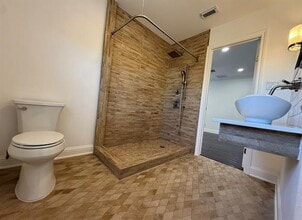 9942 Mixon Dr in Dallas, TX - Building Photo - Building Photo